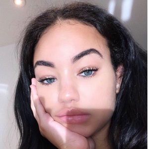 Meet your Posher, Nadège